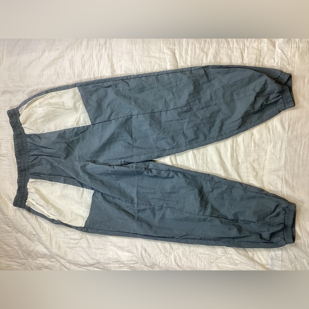 Fabletics Kickback Two Tone Nylon Track Windpants… - image 5